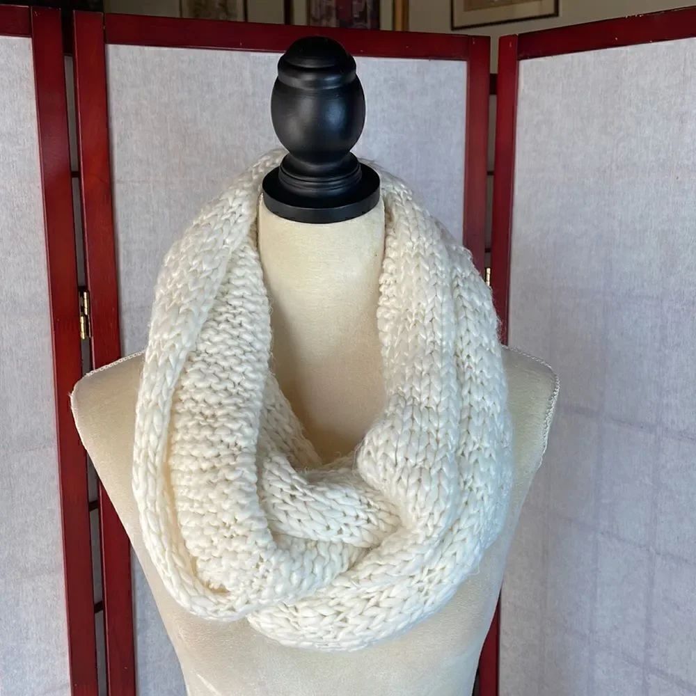 White Chunky Knit Infinity Scarf (One Size)
